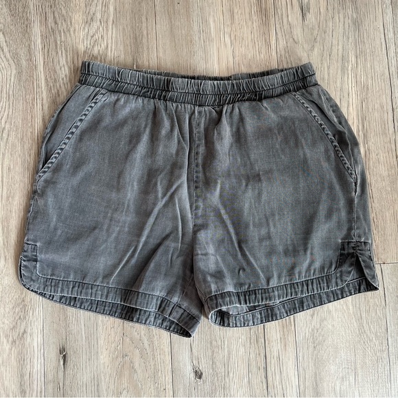 Minimum Charcoal Relaxed Shorts - Picture 1 of 8